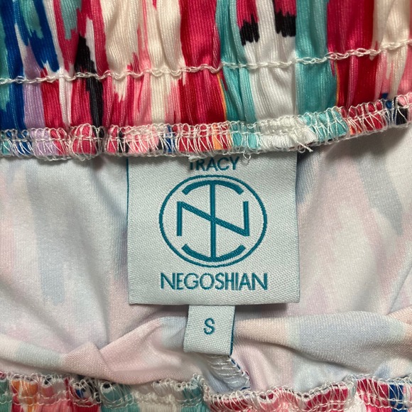 Tracy Negoshian Skylar Pom Pom Shorts Graffiti Print‎ Elastic Waist S New $89 - Picture 2 of 8
